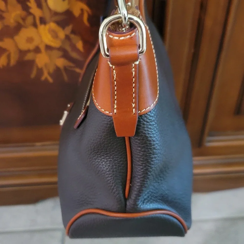 Dooney & Bourke Small Pebble Hobo - Black/brown key holder brwn leathr shoulder